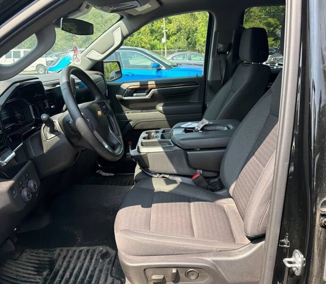 Used 2023 Chevrolet Silverado 1500 LT AWD/4WD image 6
