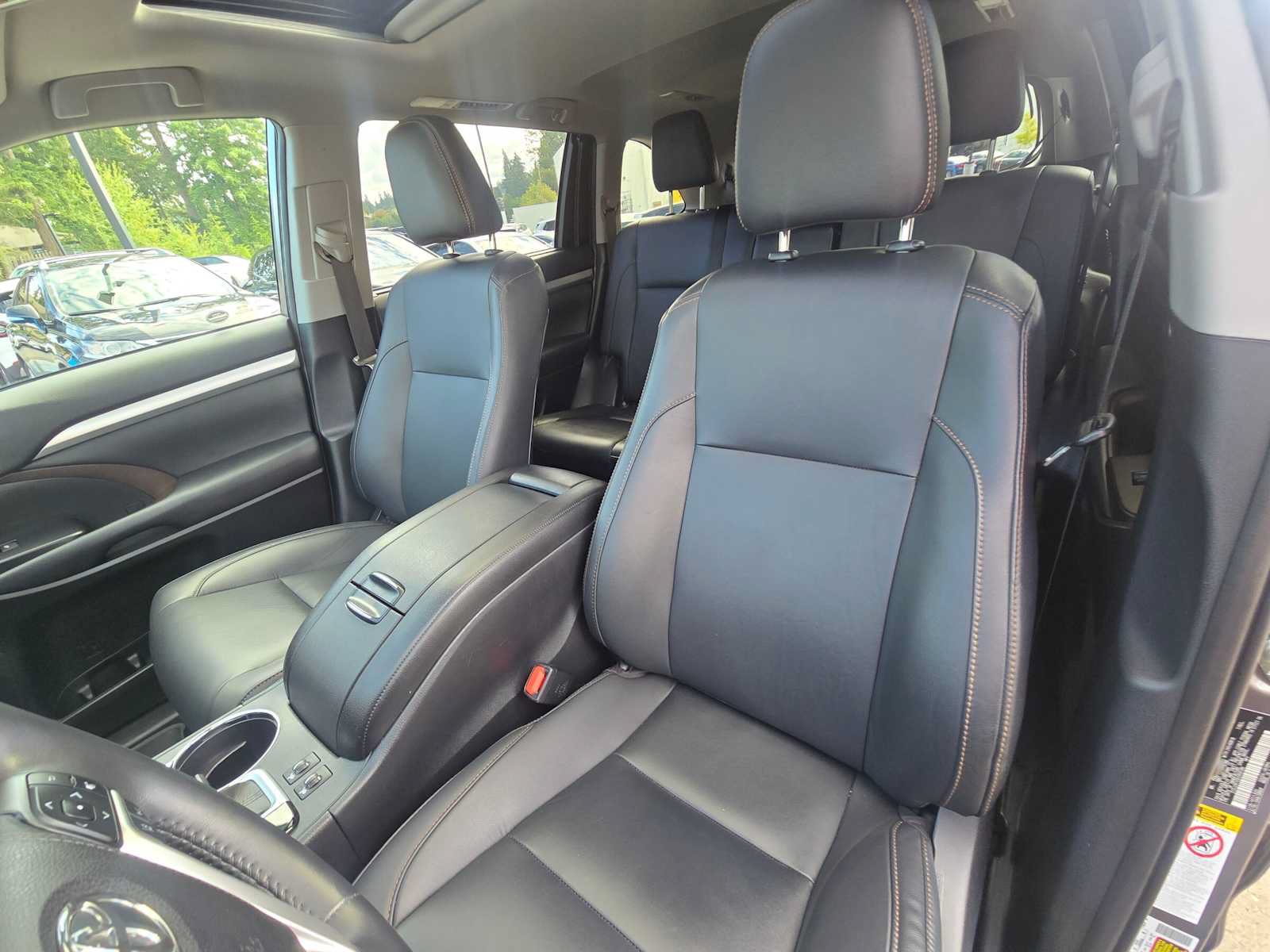Used 2019 Toyota Highlander XLE AWD/4WD image 22