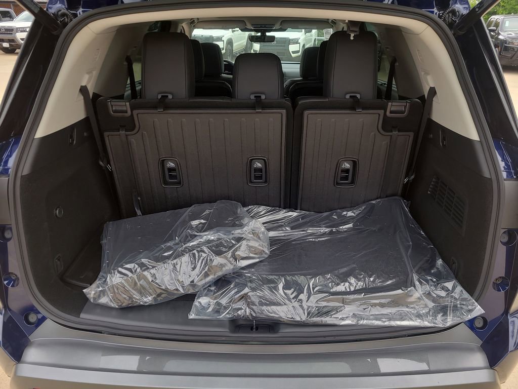 New 2026 Nissan Pathfinder Platinum FWD image 8
