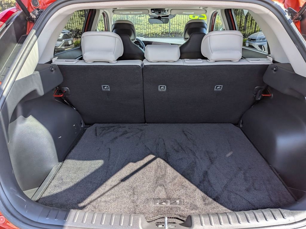 Used 2023 Kia Niro EX Touring image 29