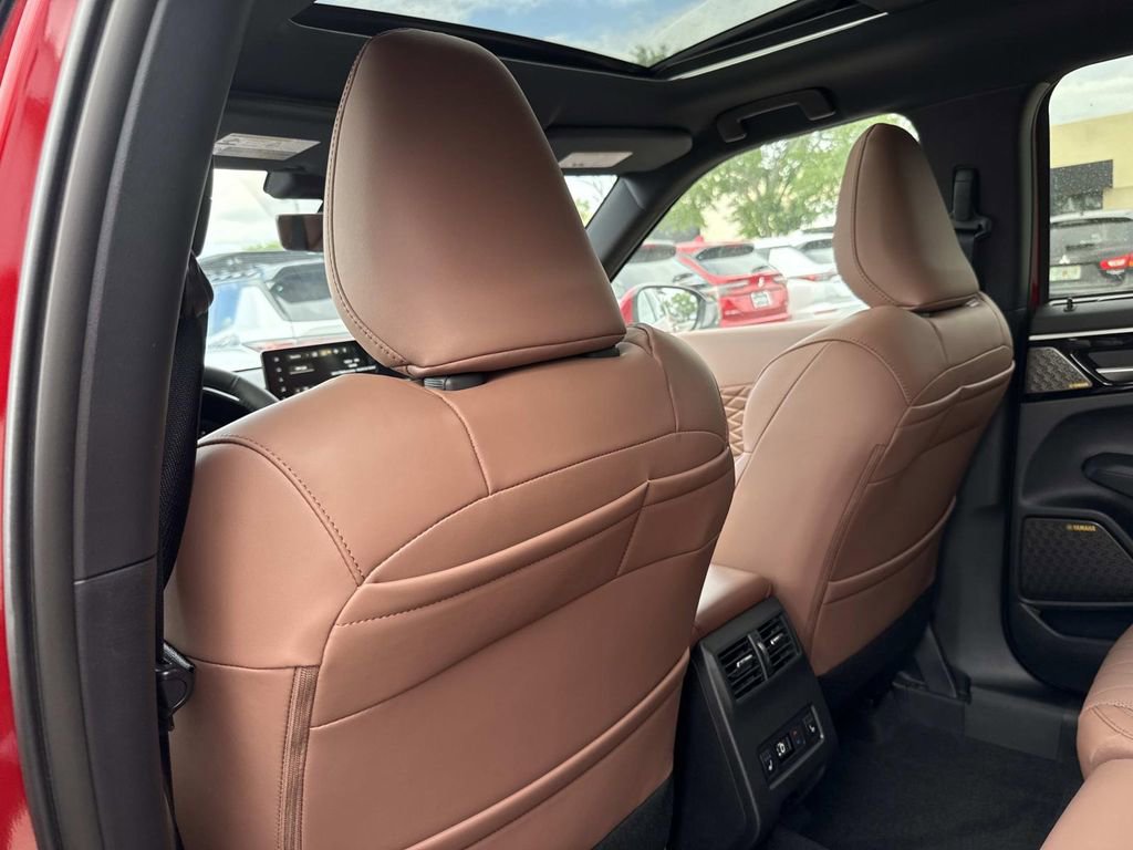 New 2026 Mitsubishi Outlander SEL image 12