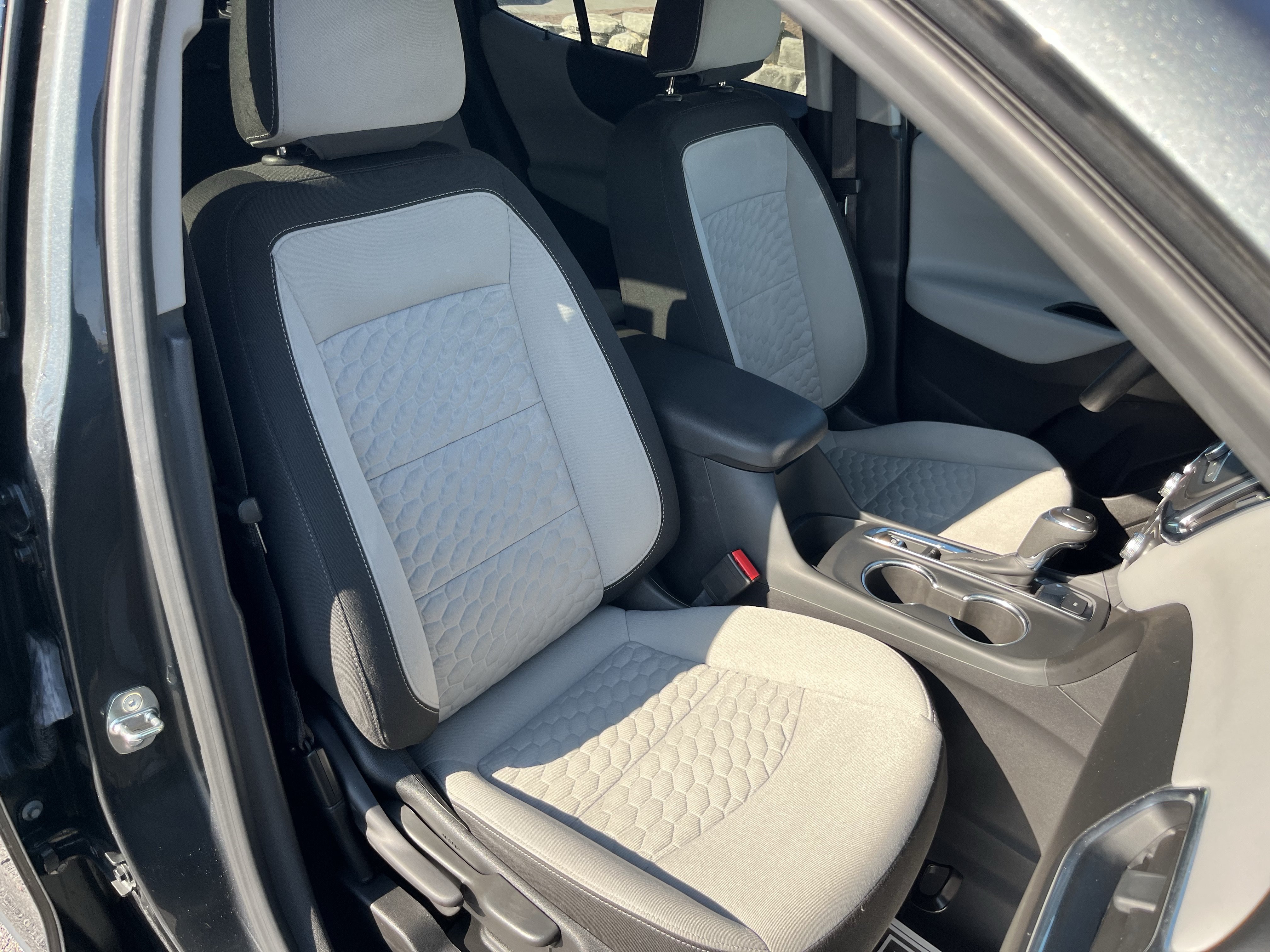 Used 2019 Chevrolet Equinox LS w/ LS Convenience Package AWD/4WD image 3