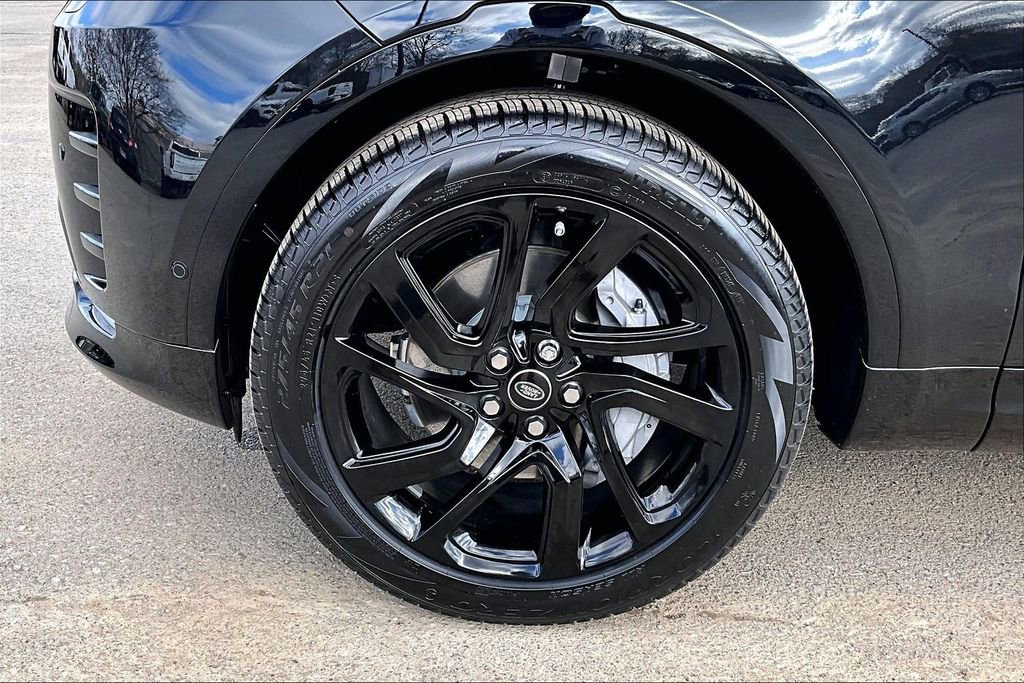 Used 2025 Land Rover Discovery Dynamic SE AWD/4WD image 35