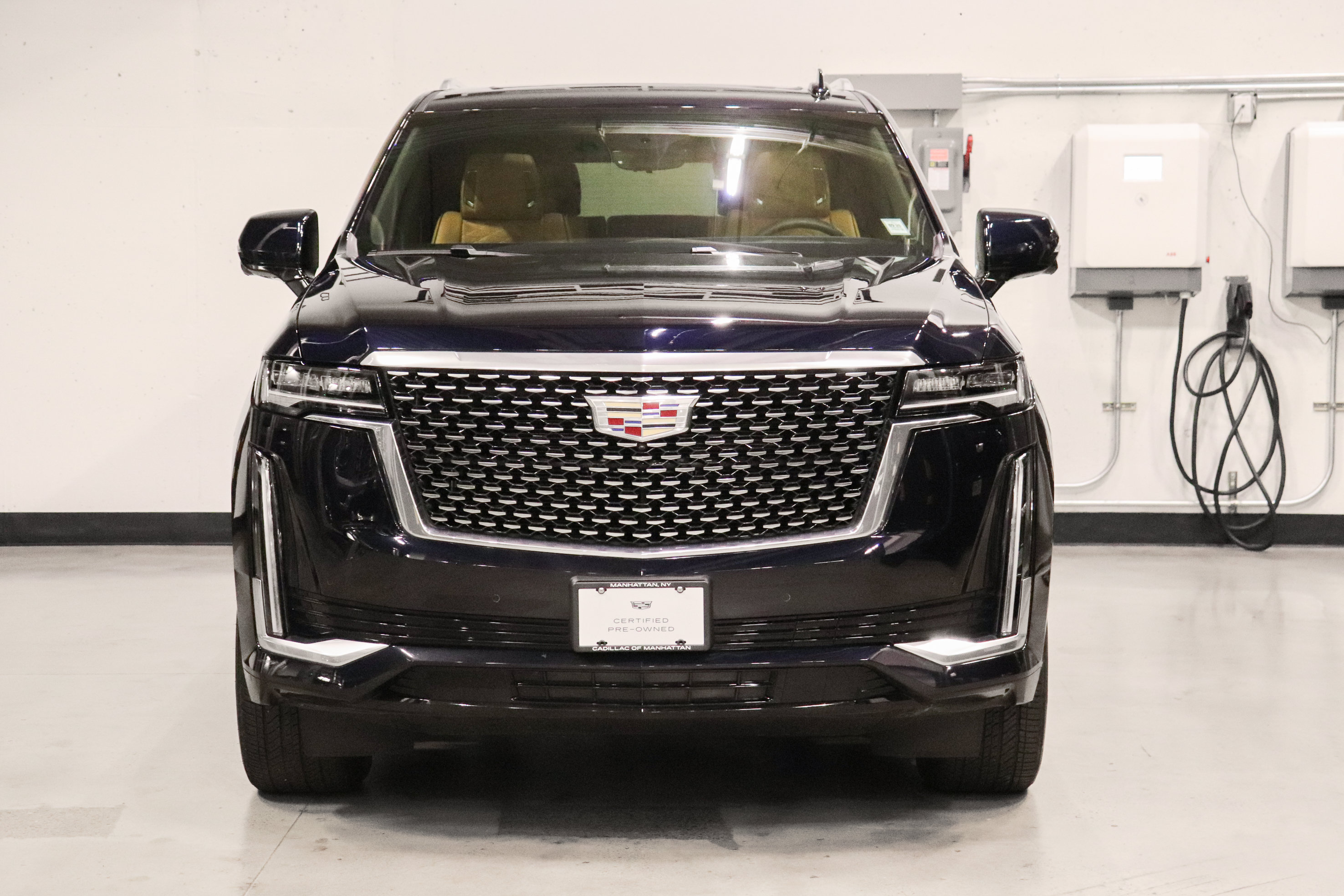 Used 2024 Cadillac Escalade Premium Luxury AWD/4WD image 8