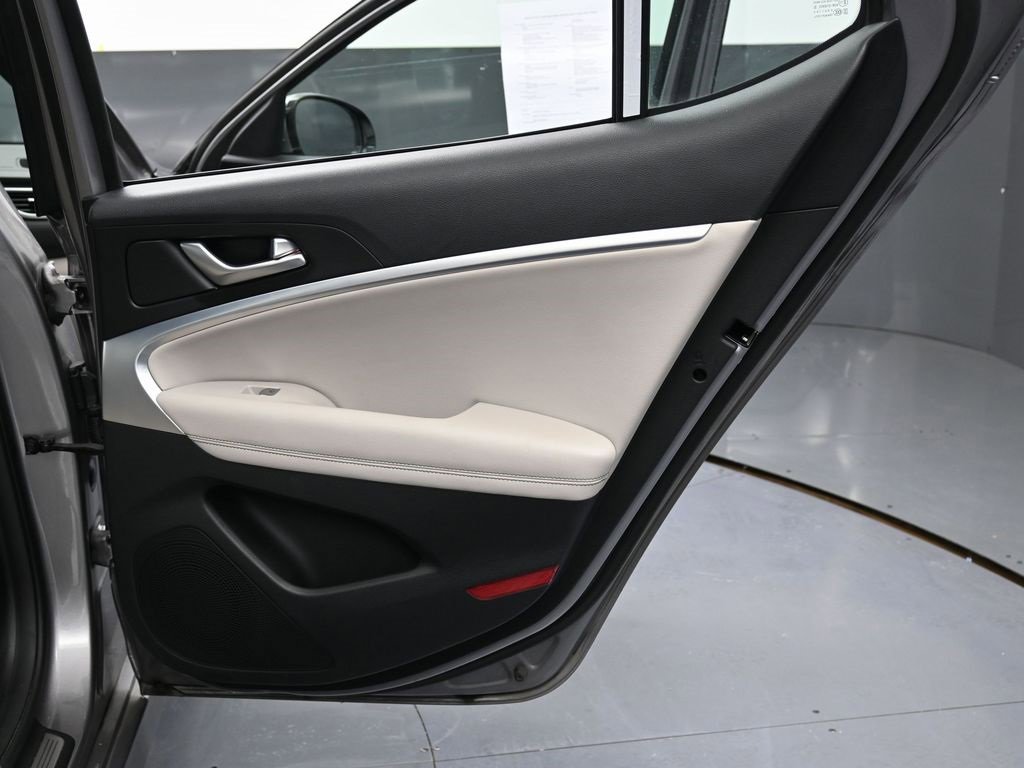 Used 2023 Genesis G70 2.0T image 37