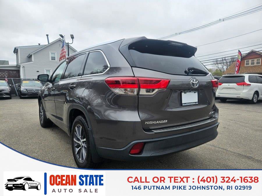 Used 2017 Toyota Highlander XLE image 3