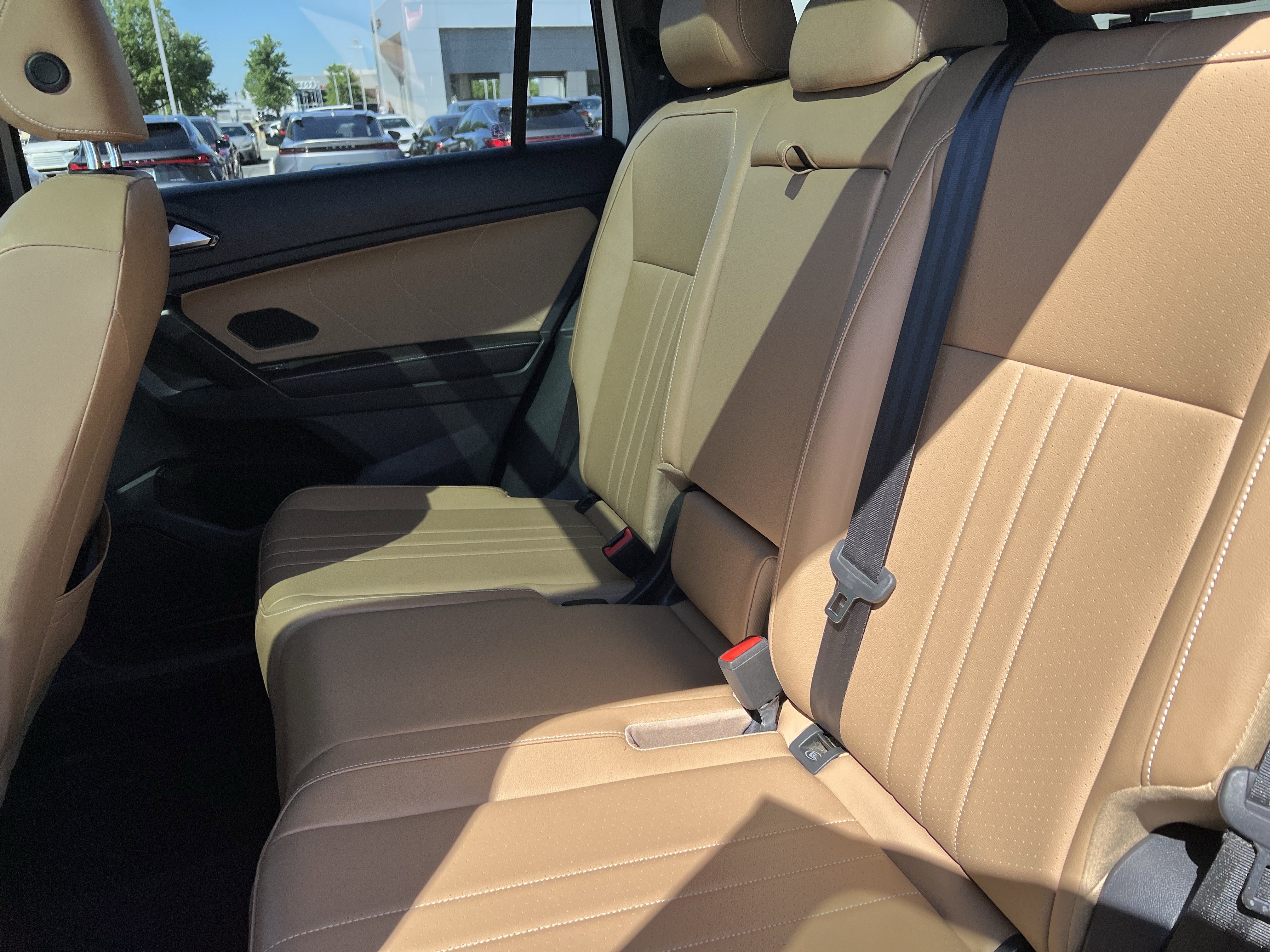 Used 2022 Volkswagen Tiguan SE w/ Panoramic Sunroof Package AWD/4WD image 33