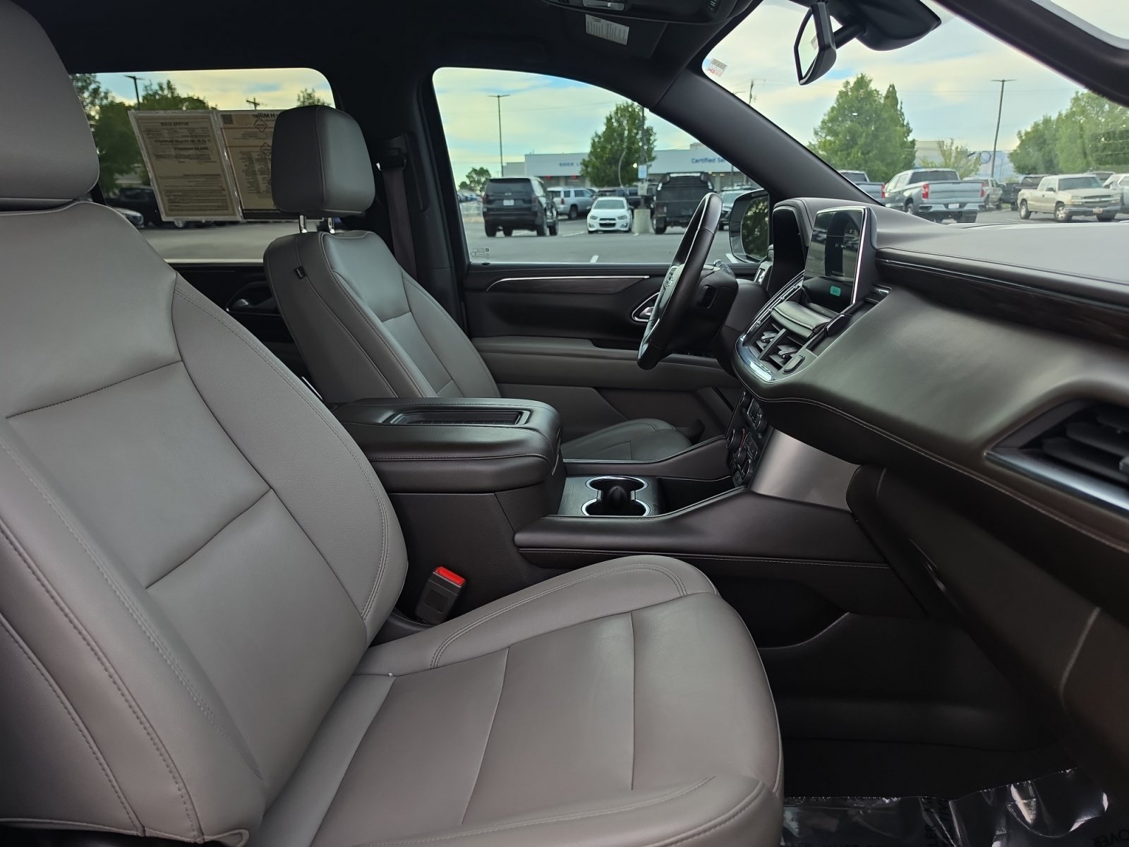 Certified 2022 Chevrolet Suburban Z71 w/ Luxury Package AWD/4WD image 29