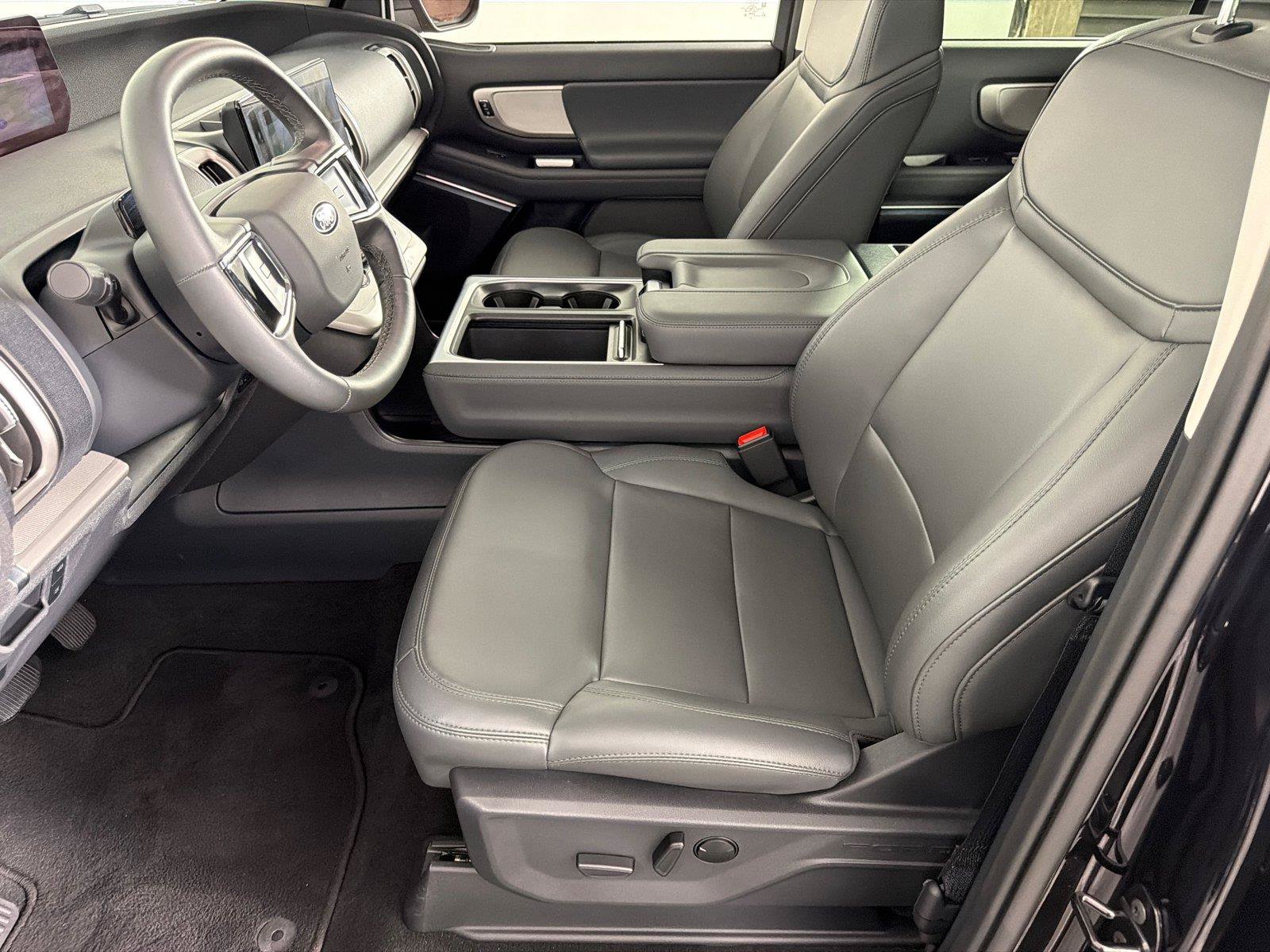 Used 2026 Ford Expedition Active RWD image 9