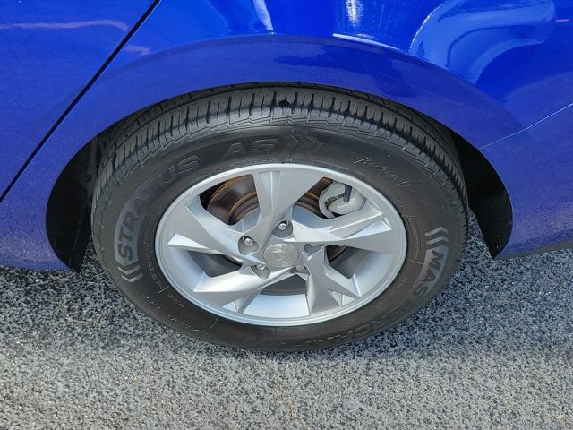 Used 2021 Hyundai Elantra SE FWD image 8