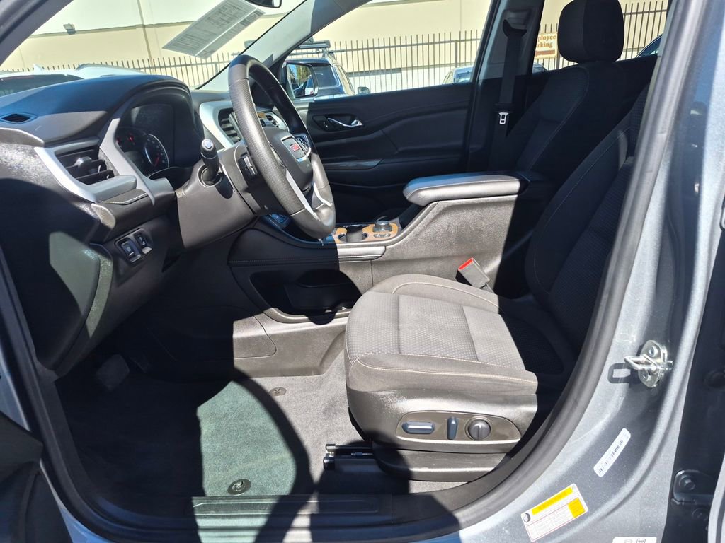 Used 2023 GMC Acadia SLE w/ Driver Convenience Package image 13