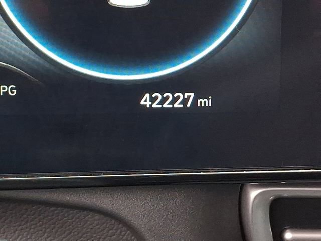 Used 2023 Hyundai Elantra Limited image 21