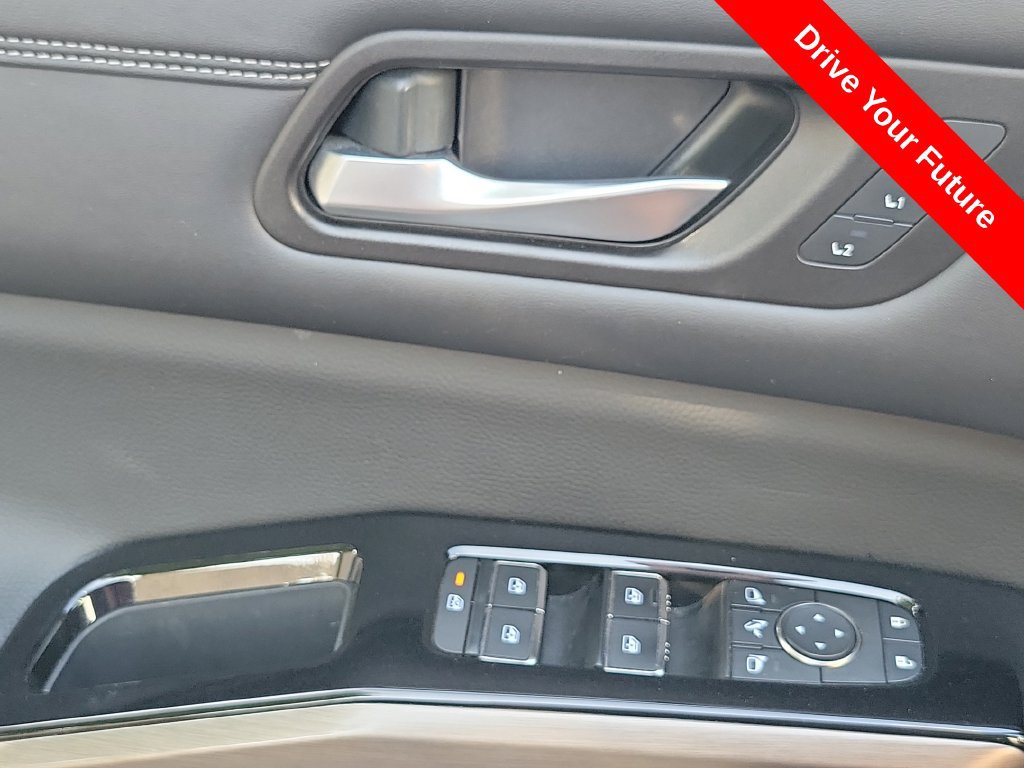 Used 2022 Nissan Pathfinder Platinum w/ Cargo Package FWD image 17