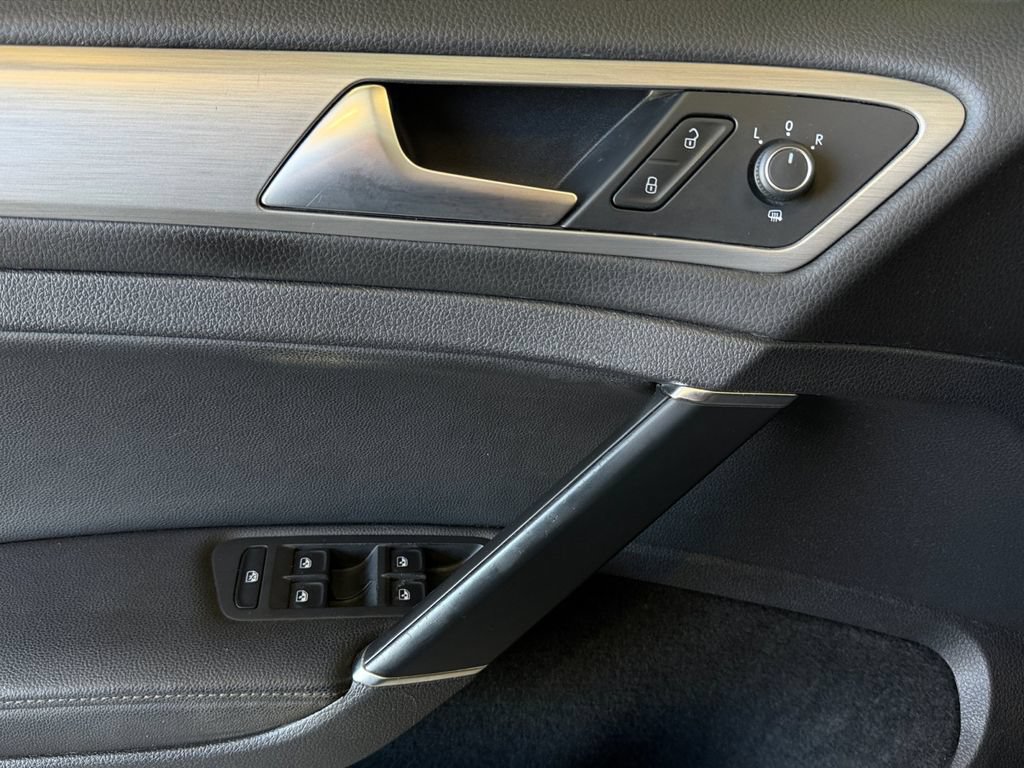 Used 2017 Volkswagen Golf Wolfsburg Edition FWD image 29