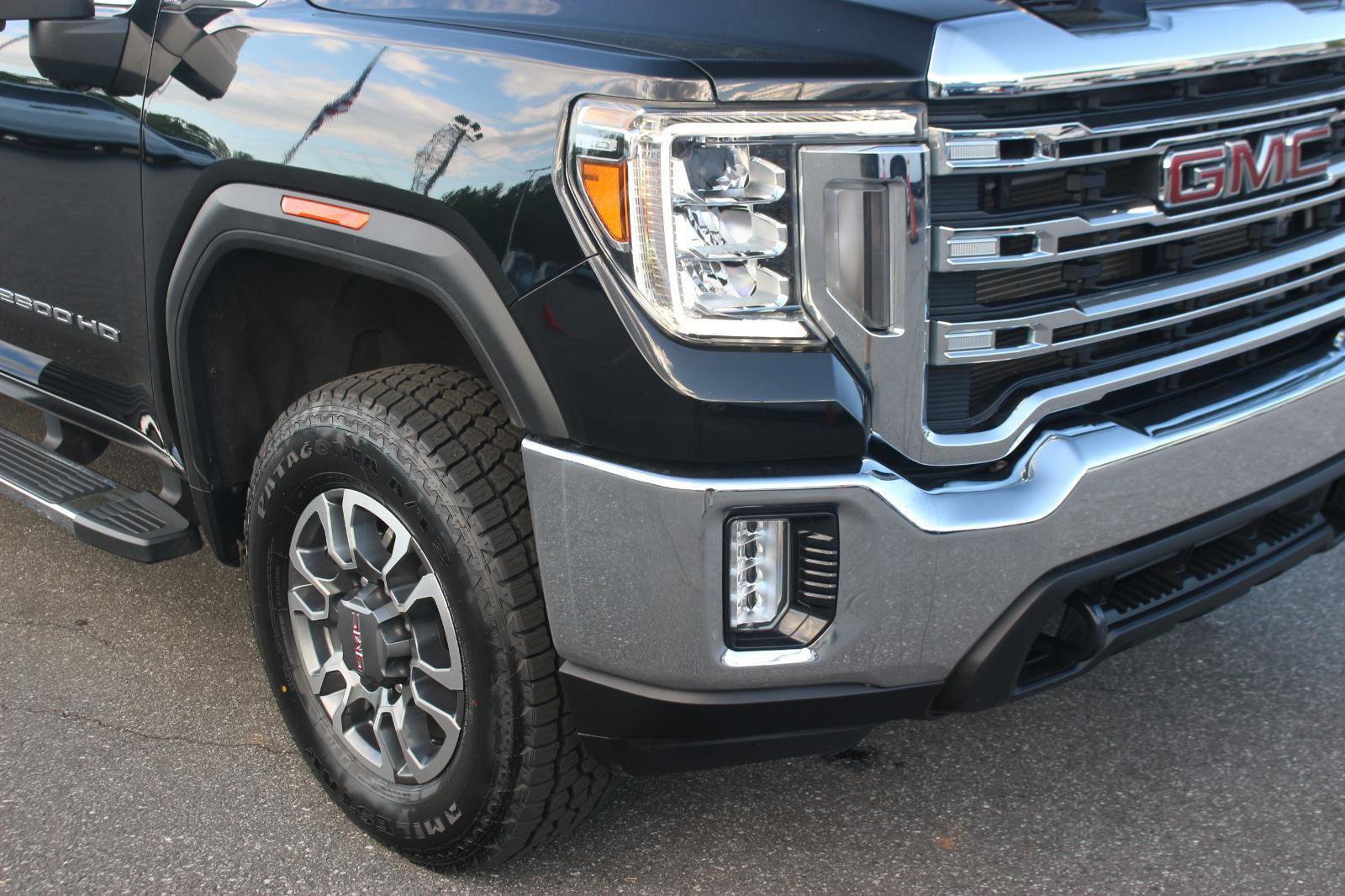 Used 2023 GMC Sierra 2500 SLE w/ SLE Value Package; AWD/4WD image 10
