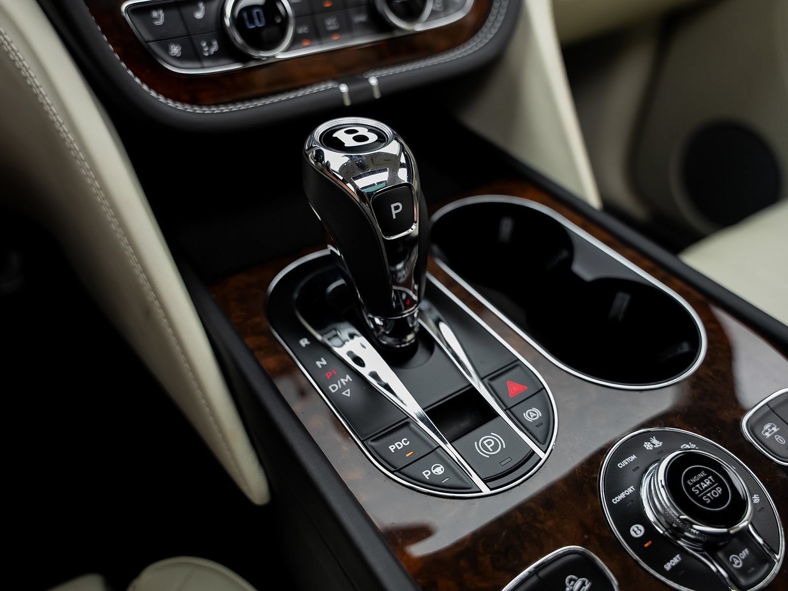 Used 2018 Bentley Bentayga AWD/4WD image 49
