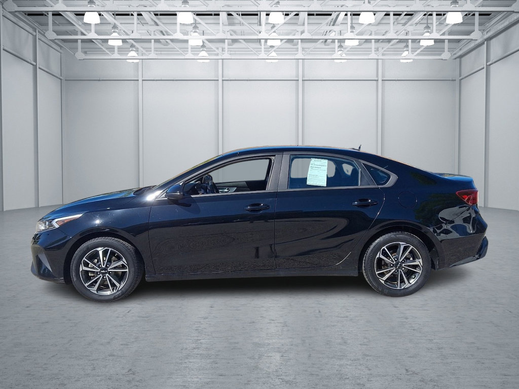Used 2023 Kia Forte LXS w/ LXS Technology Package FWD image 2