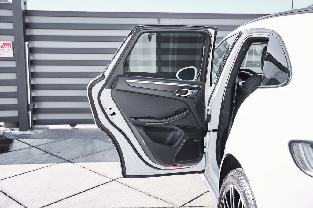 Used 2025 Porsche Macan GTS image 30