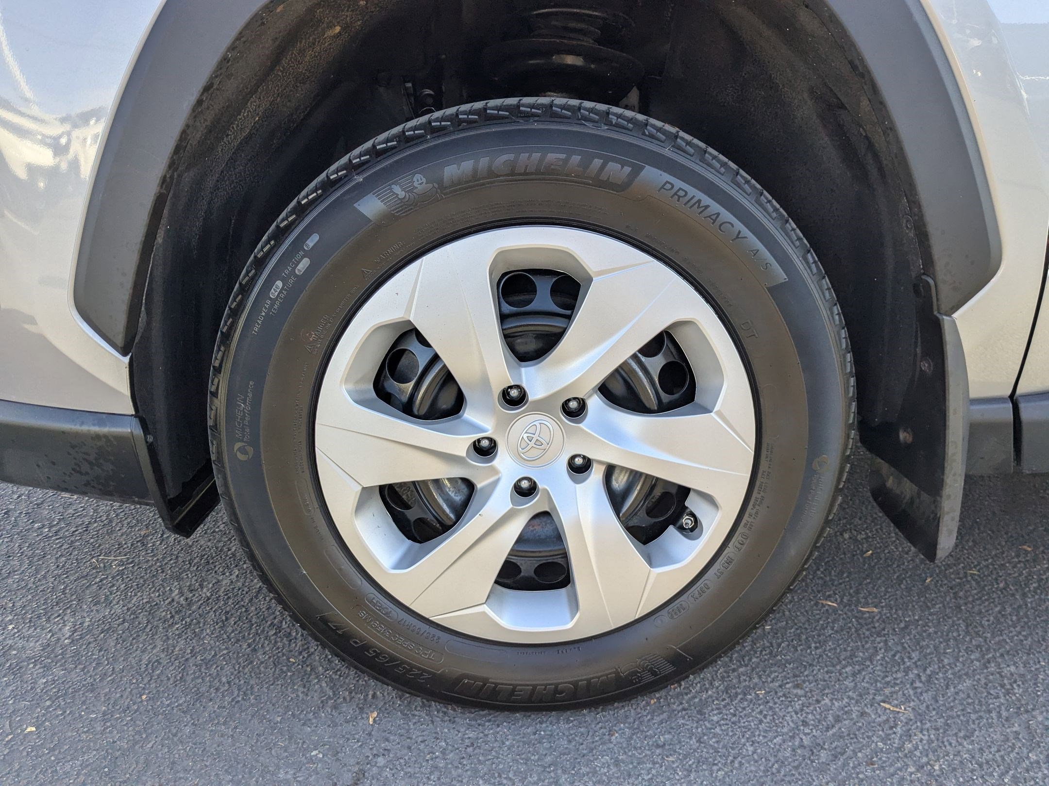 Used 2020 Toyota RAV4 LE w/ All Weather Liner Package image 31