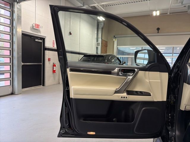 Used 2023 Lexus GX 460 Premium w/ Premium Plus Package image 9
