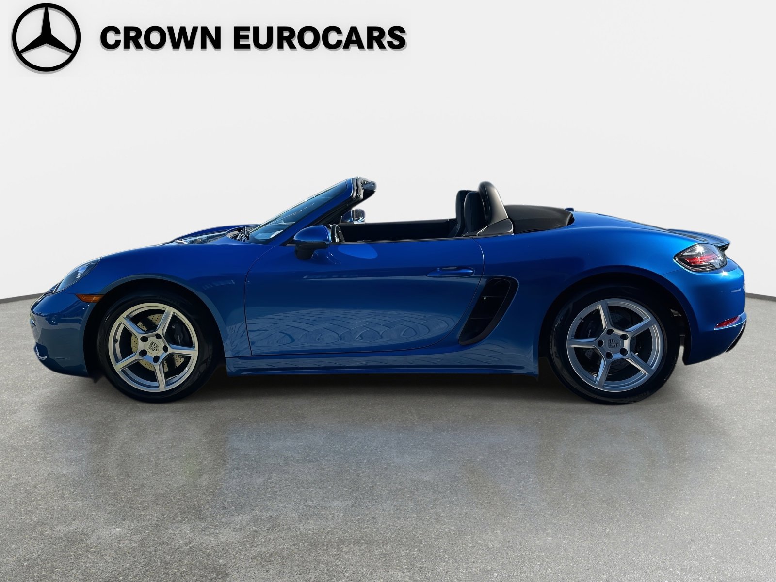 Used 2017 Porsche 718 Boxster Base image 2