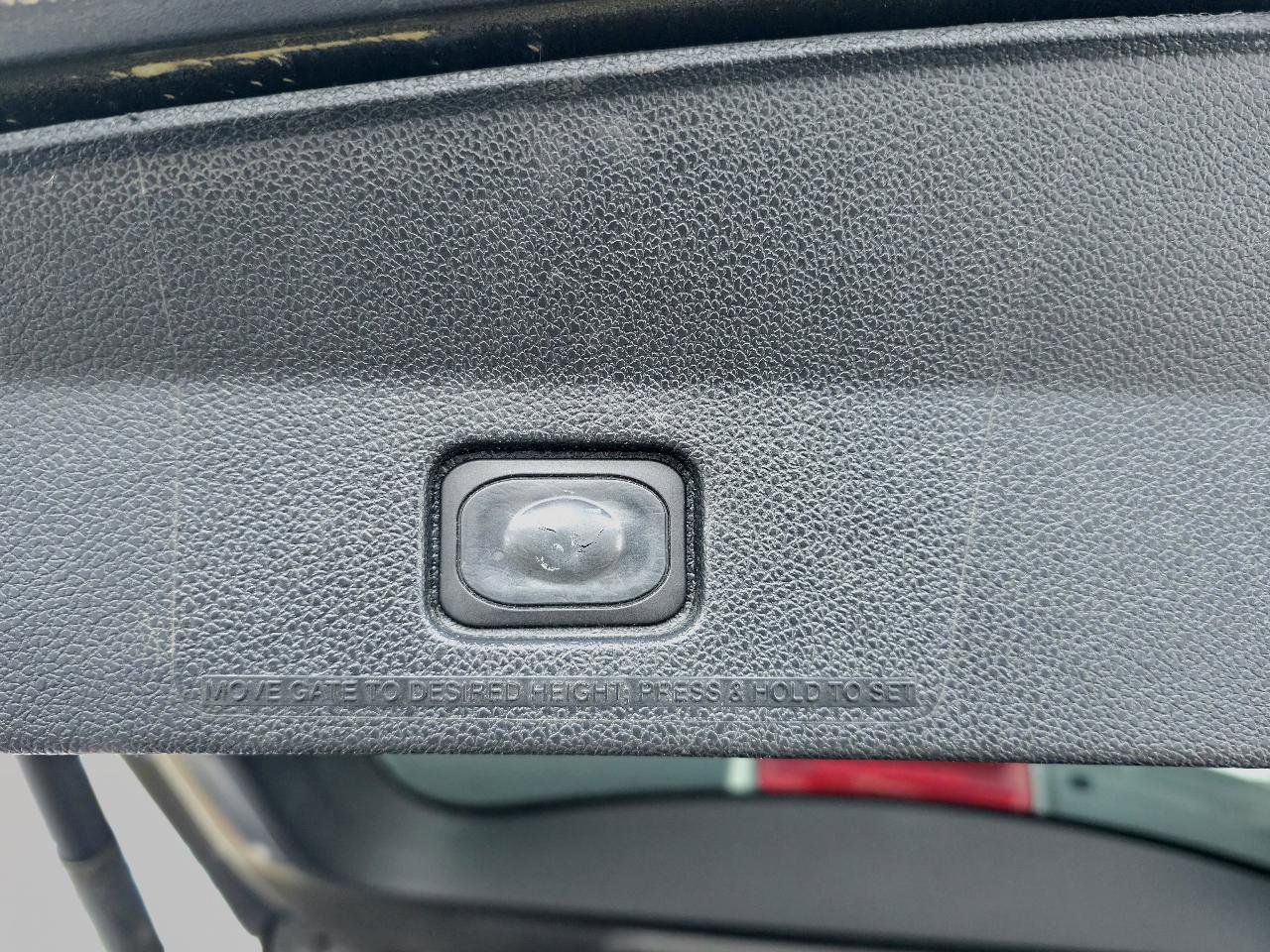 Used 2018 Ford Explorer Platinum image 15