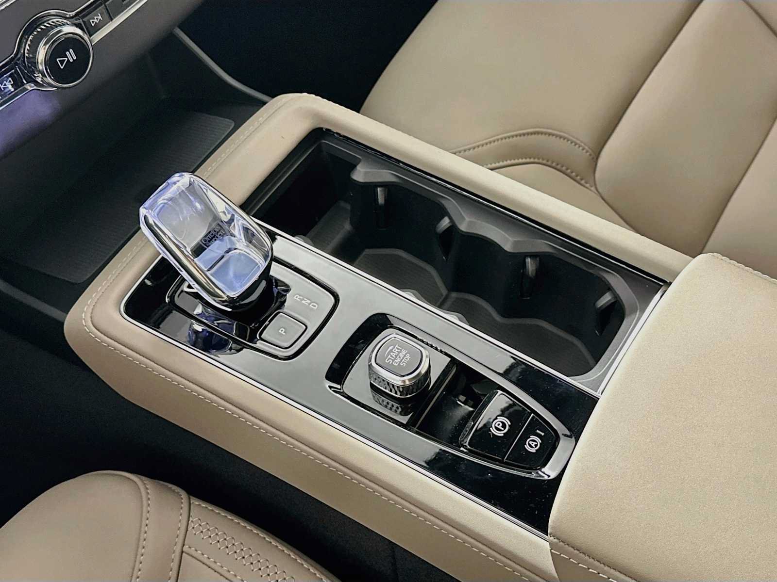 New 2027 Volvo XC90 B5 Core AWD/4WD image 15