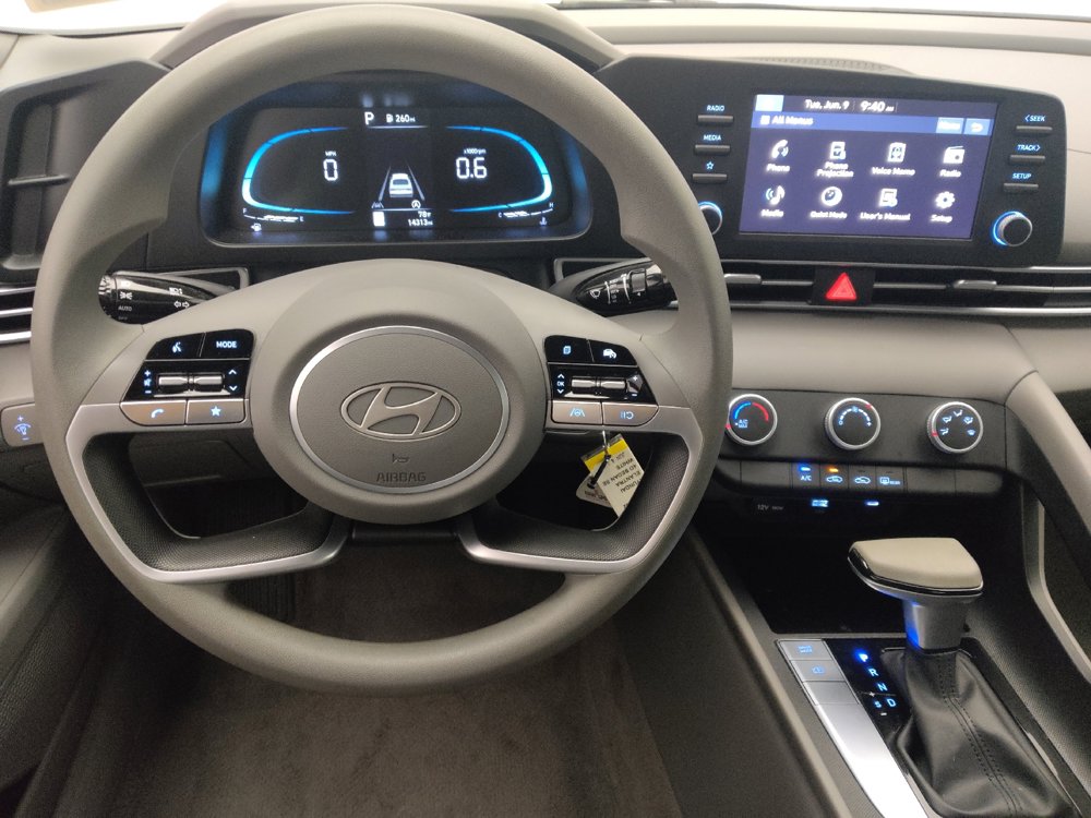 Used 2025 Hyundai Elantra SE FWD image 22
