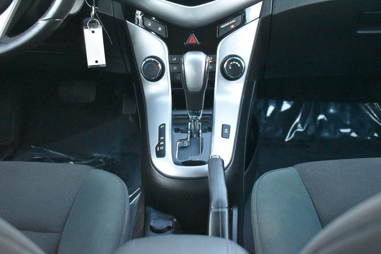 Used 2012 Chevrolet Cruze LT w/ RS Package image 29