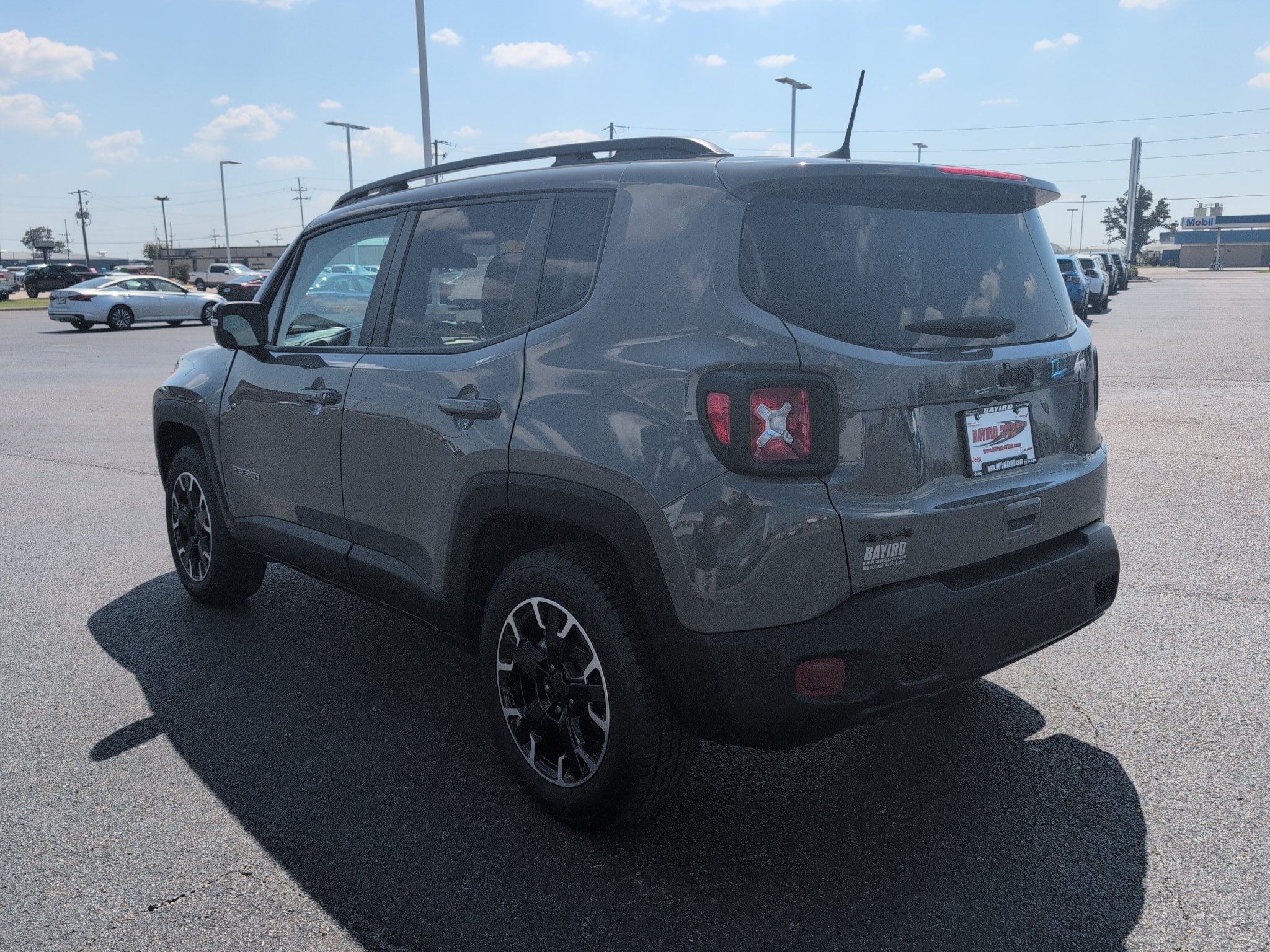 Used 2023 Jeep Renegade Latitude AWD/4WD image 5