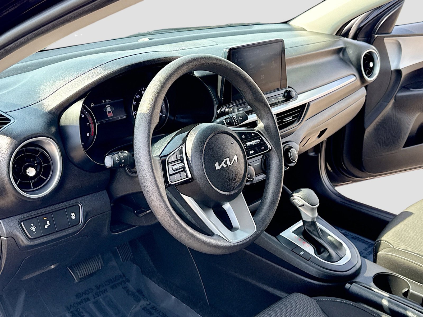 Used 2023 Kia Forte LXS w/ LXS Technology Package image 4