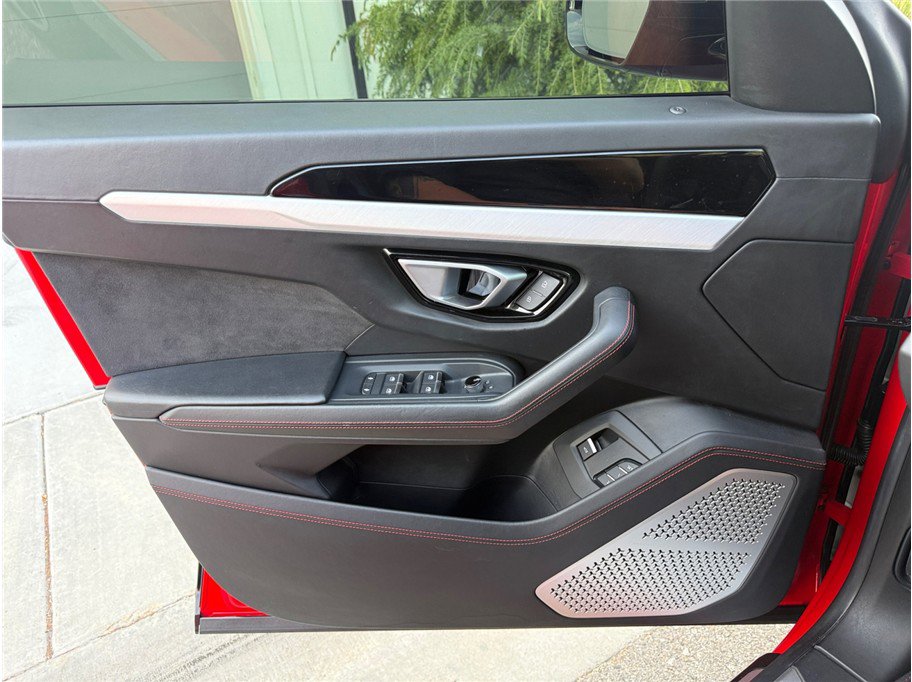 Used 2019 Lamborghini Urus AWD/4WD image 28