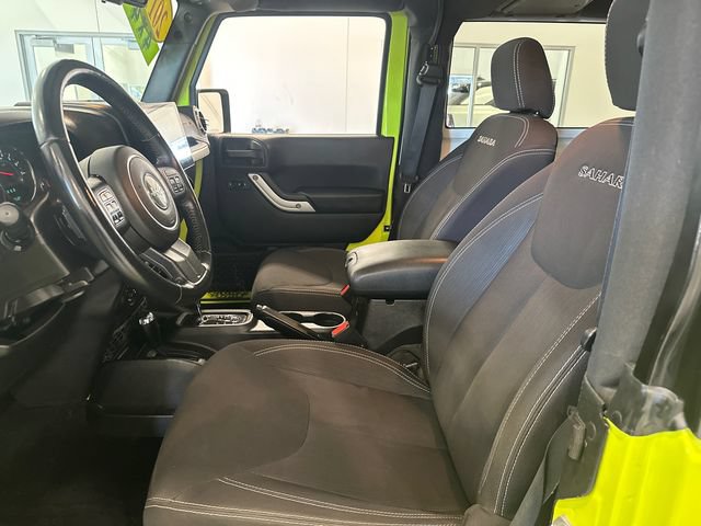 Used 2017 Jeep Wrangler Sahara w/ Connectivity Group AWD/4WD image 21