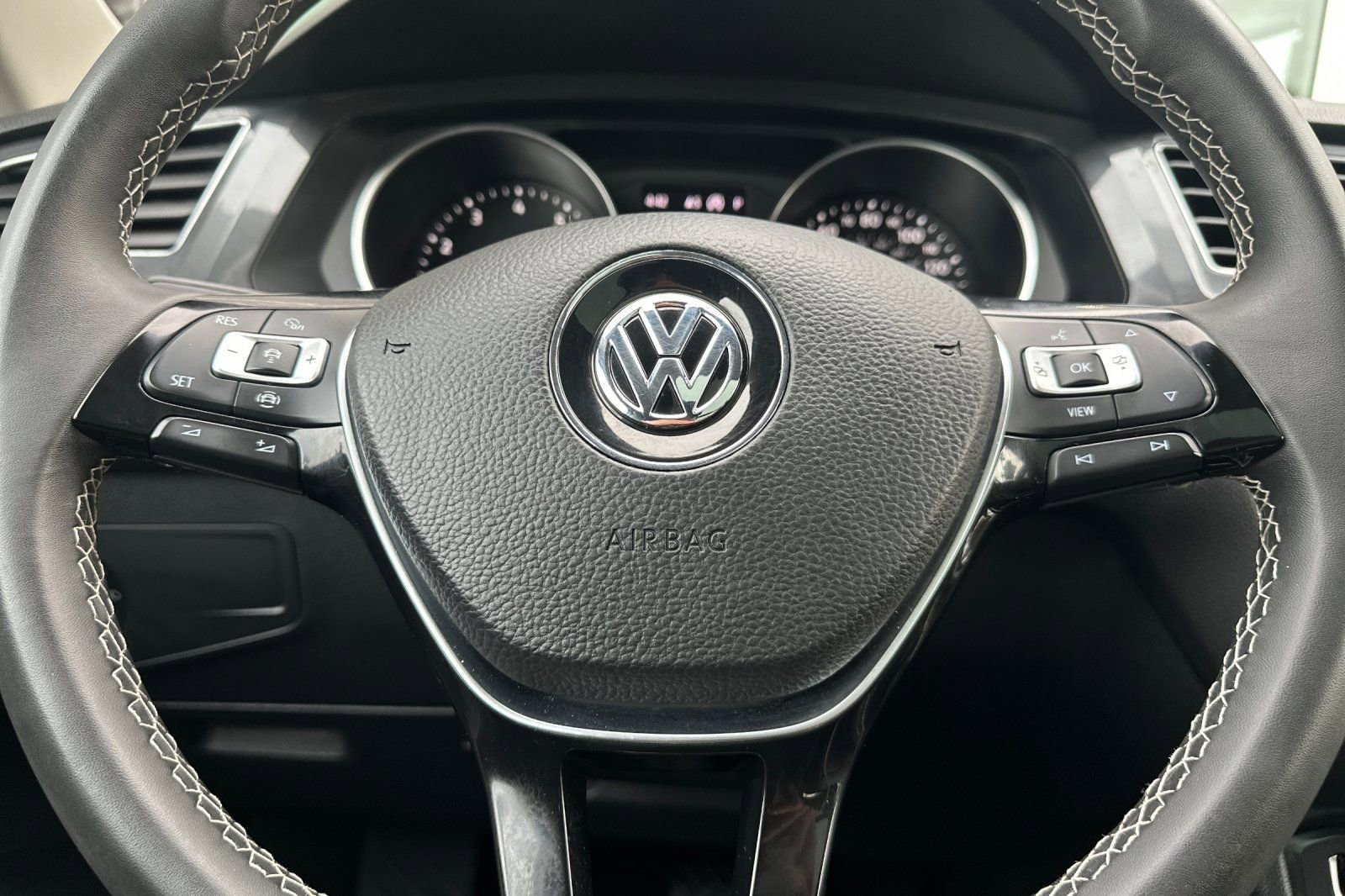 Used 2021 Volkswagen Tiguan SE w/ Panoramic Sunroof Package image 24