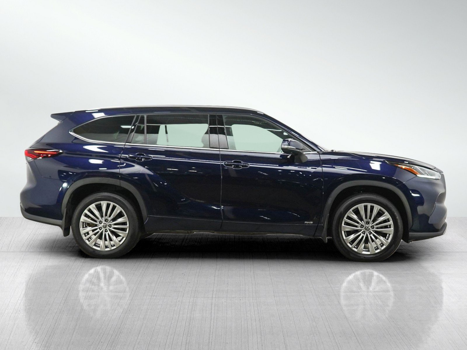 Used 2025 Toyota Highlander Platinum AWD/4WD image 6