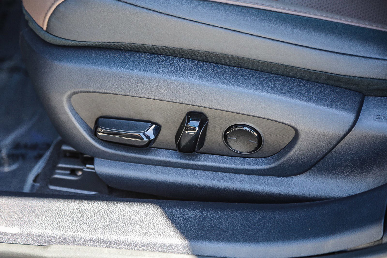 Used 2025 Lexus ES 300h w/ Premium Package image 19