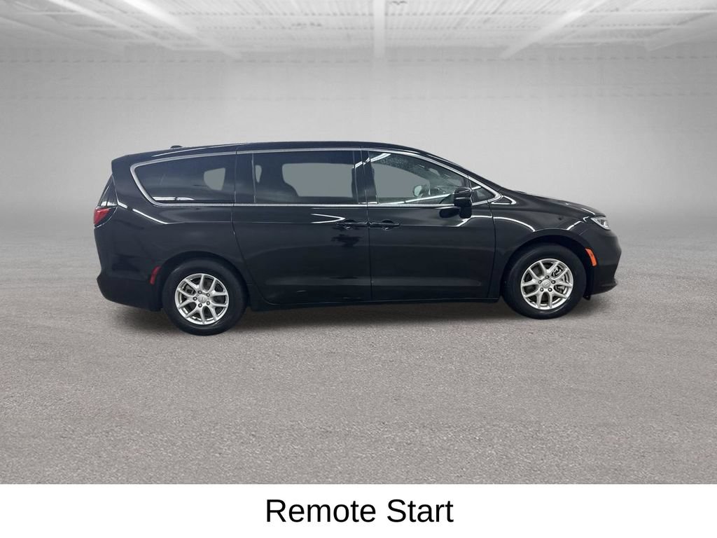 Used 2025 Chrysler Pacifica Select FWD image 15