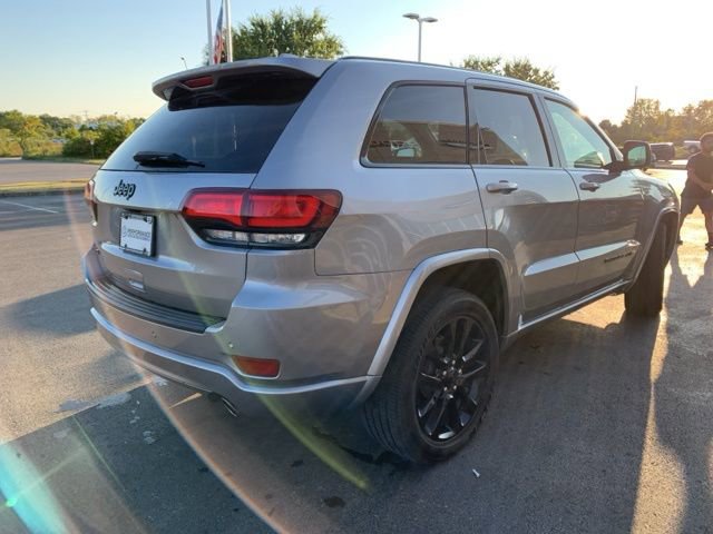 Used 2019 Jeep Grand Cherokee Altitude image 3