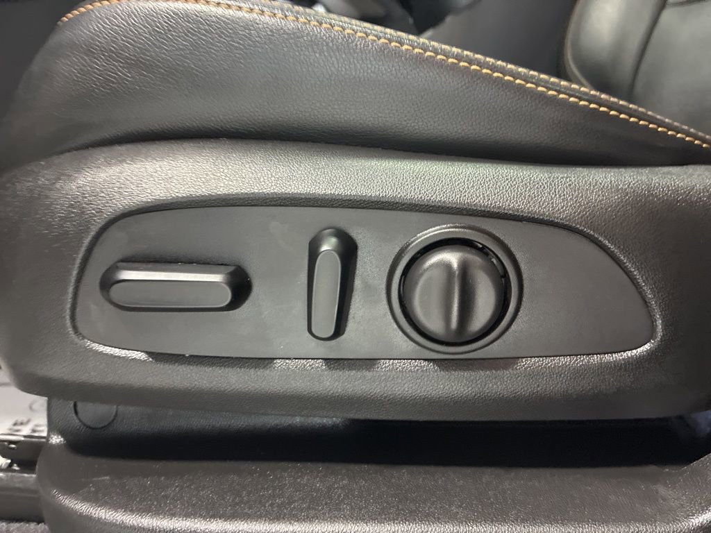 Used 2020 GMC Terrain SLT w/ Preferred Package FWD image 17