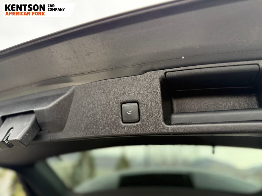 Used 2025 Ford Escape Platinum image 40