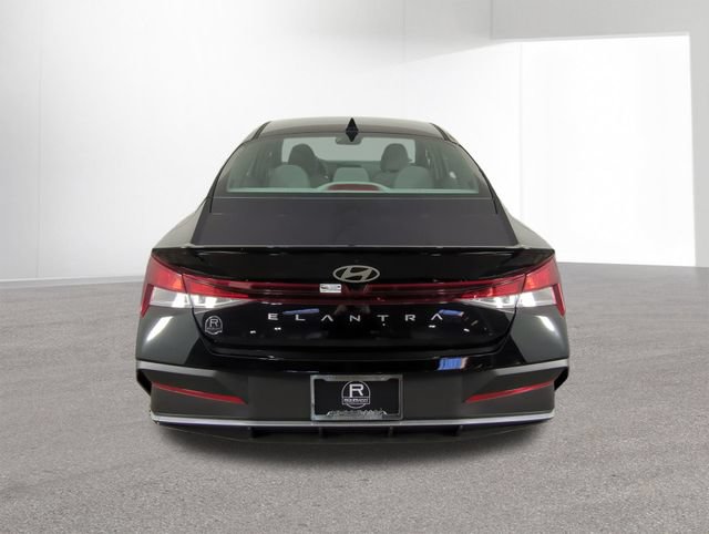 New 2026 Hyundai Elantra Sport FWD image 14