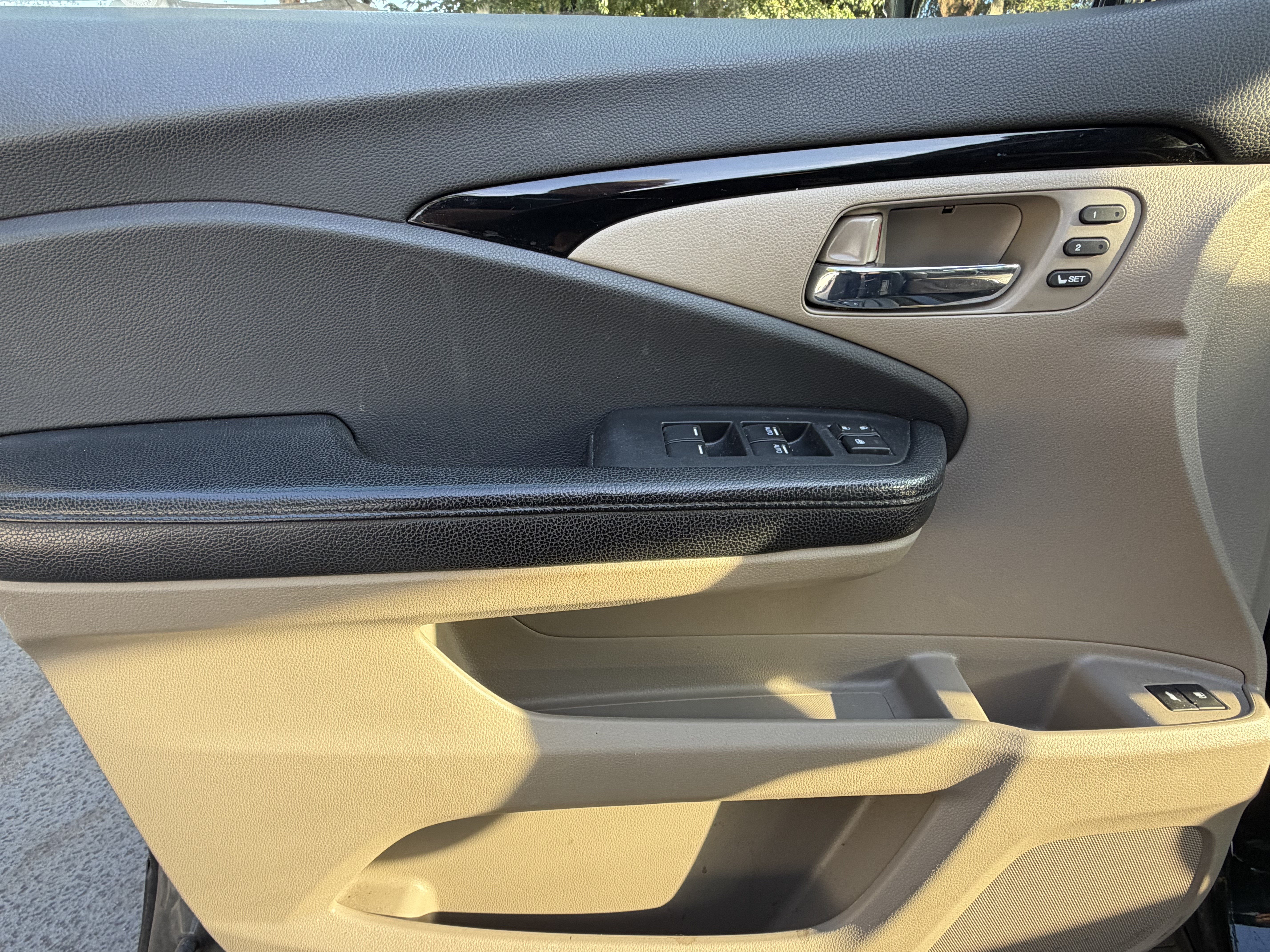 Used 2016 Honda Pilot Touring image 12
