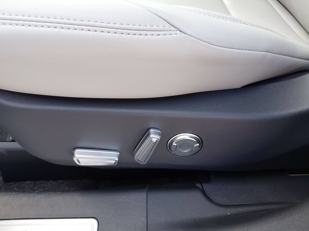New 2026 Lincoln Nautilus Premier AWD/4WD image 12