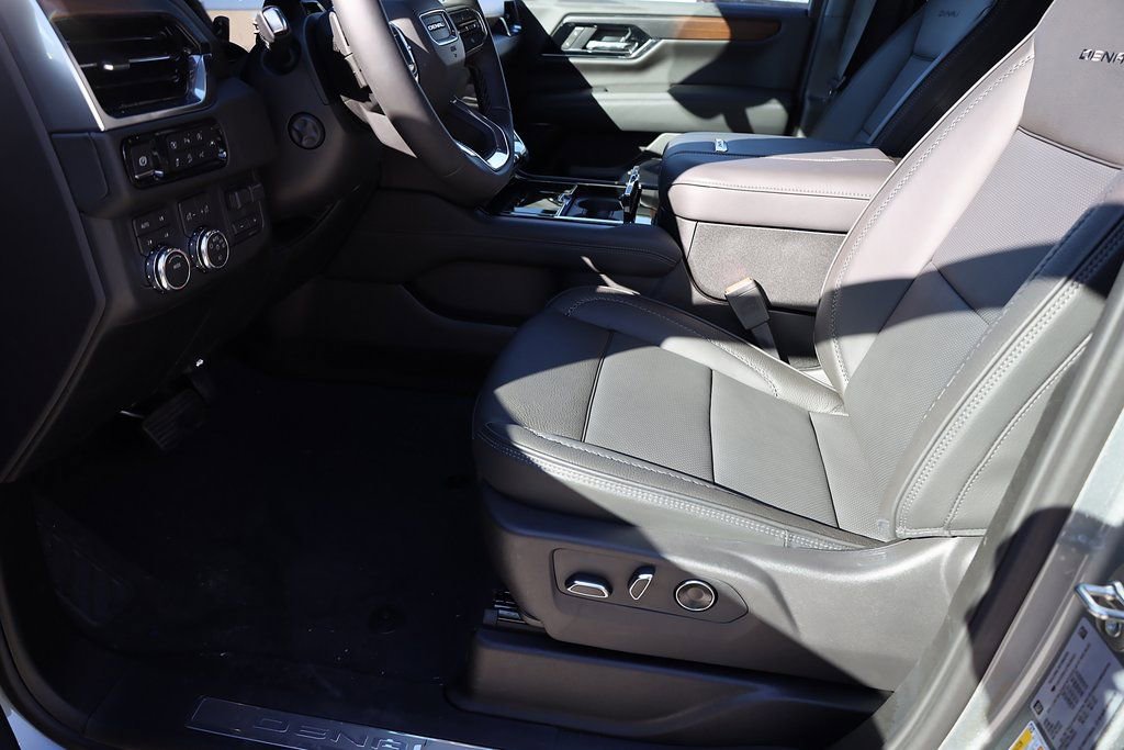 New 2026 GMC Yukon Denali w/ Denali Reserve Package image 11