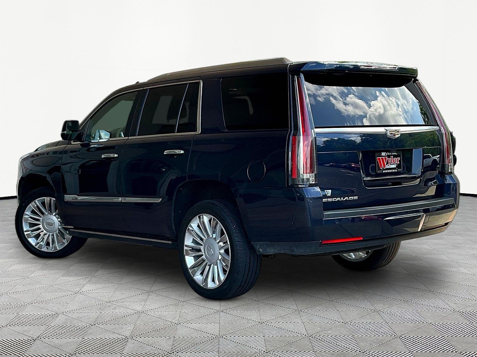 Used 2020 Cadillac Escalade Platinum AWD/4WD image 4