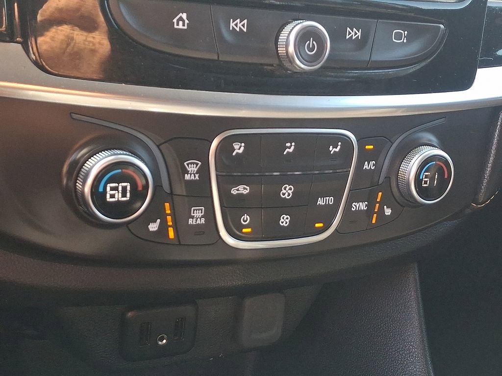 Used 2019 Chevrolet Traverse LT w/ LT Premium Package AWD/4WD image 18