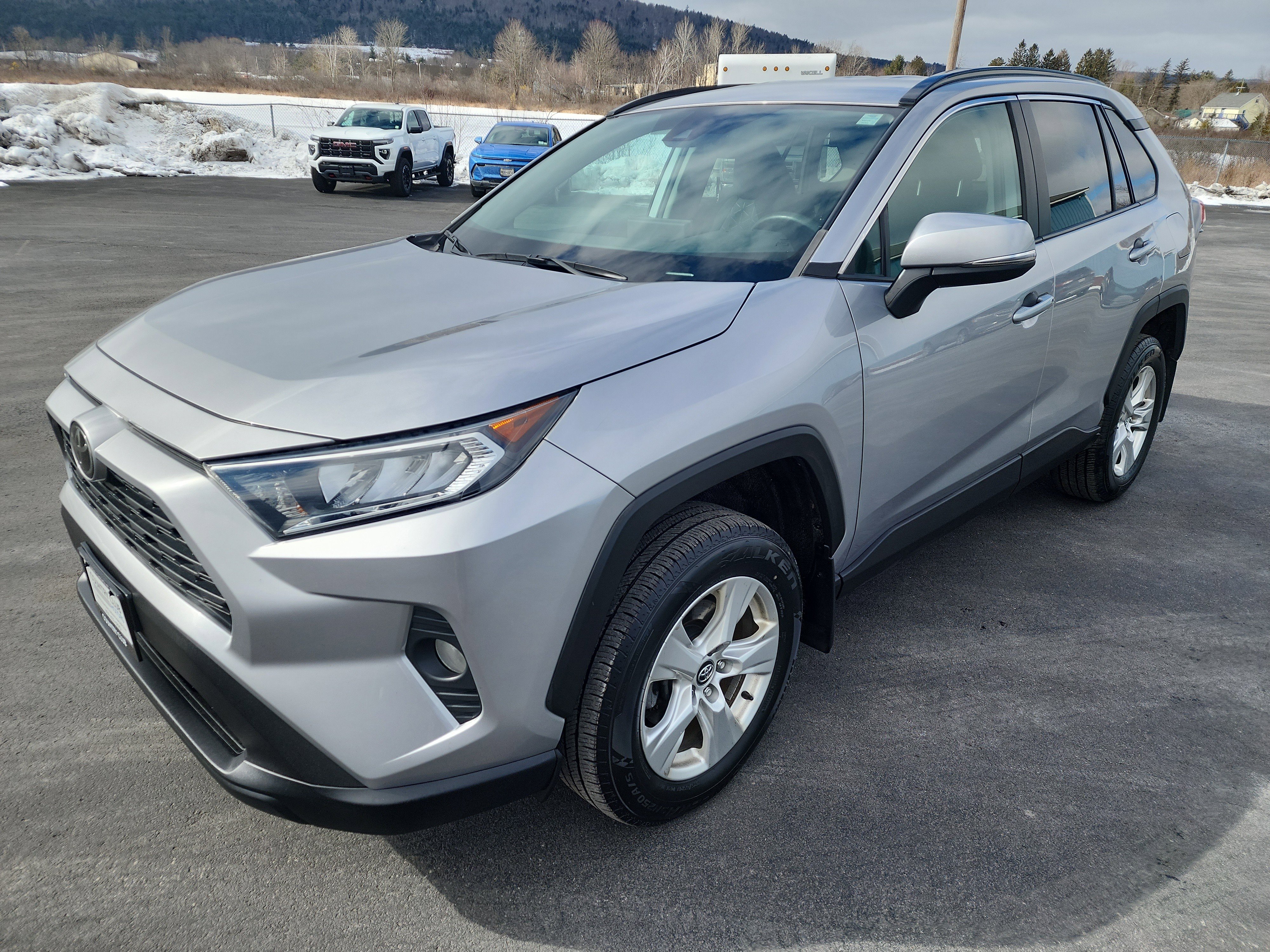 Used 2020 Toyota RAV4 XLE w/ Carpet Mat Package image 4