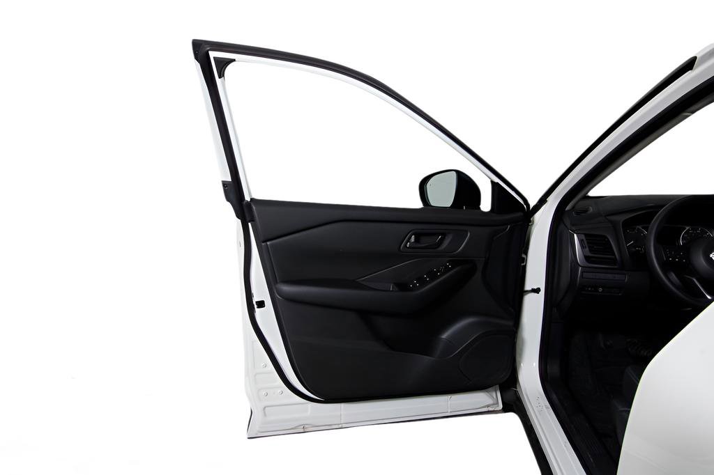 Used 2024 Nissan Rogue S image 32