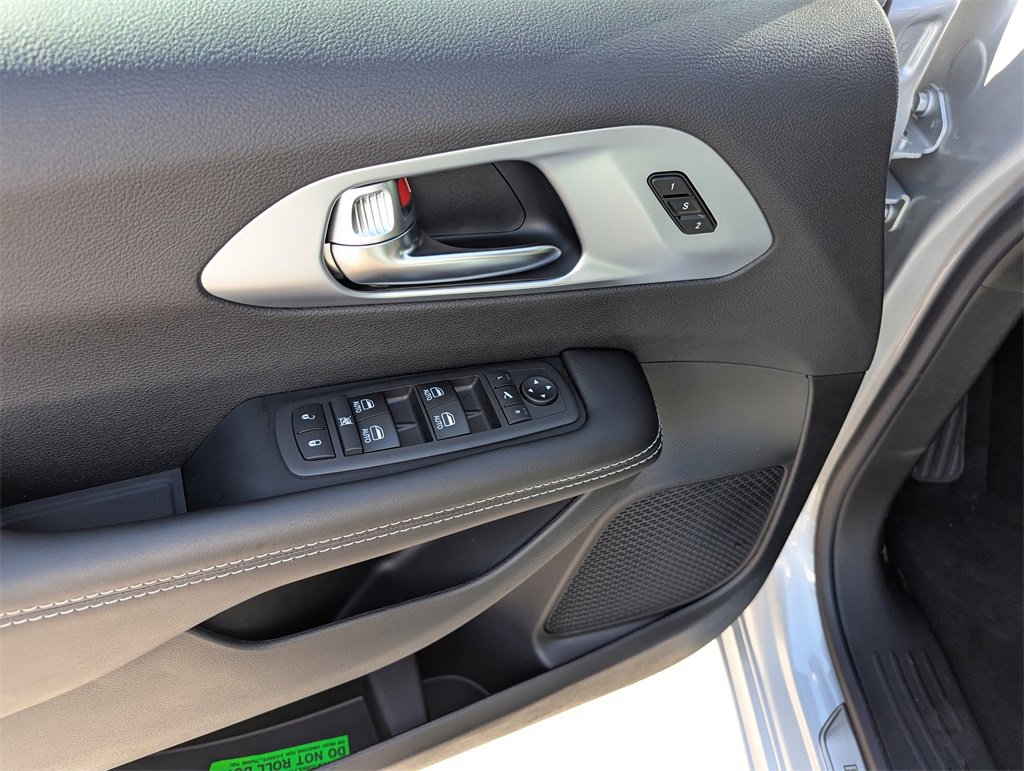 New 2026 Chrysler Pacifica Limited image 19