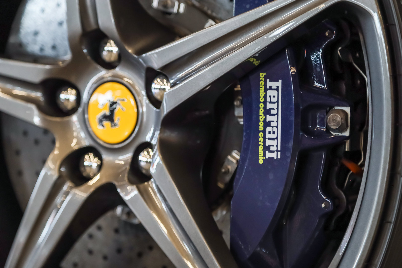 Used 2015 Ferrari 458 Spider RWD image 34